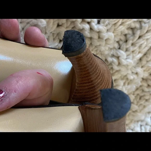 Gorgeous Gucci Heels - Picture 11 of 14